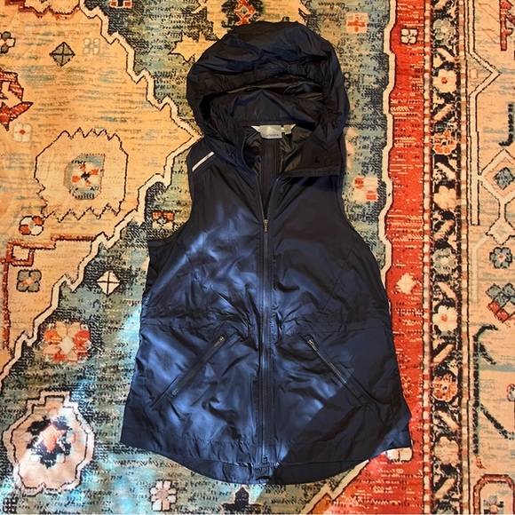 Athleta Hooded Zip Up Vest - Picture 2 of 10